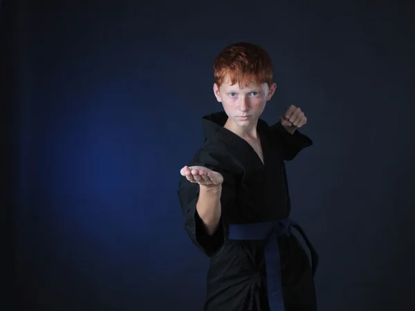 Karate warmer Zombie im Angriff — Stockfoto