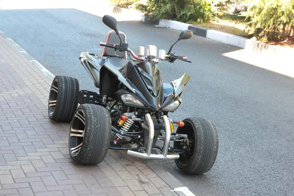 Quad en la ciudad . — Foto de Stock