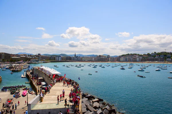 San Sebastian, Spanje juli 12, 2015, uitzicht op het strand "La Concha — Stockfoto