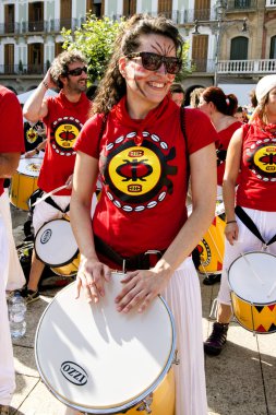 İspanya Navarra Pamplona 10 Temmuz 2015 S Firmino fiesta kızla davul