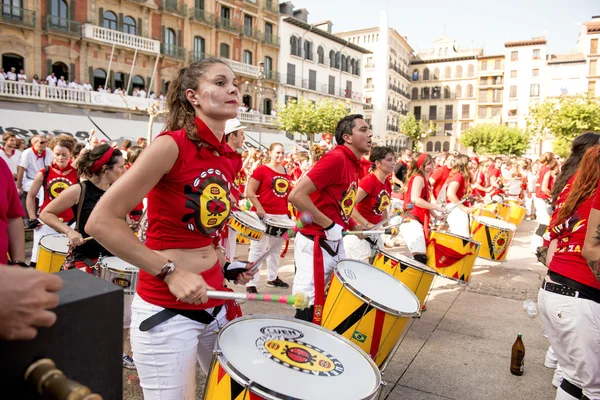 Spanje Navarra Pamplona 10 juli 2015 S Firmino fiesta meisje playin — Stockfoto