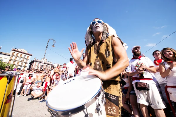 İspanya Navarra Pamplona 10 Temmuz 2015 S Firmino fiesta adam oynarken