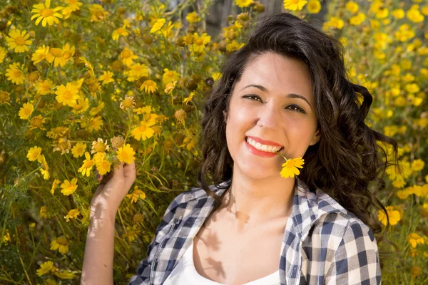 Smiling among daisies in summer — Stock Photo, Image