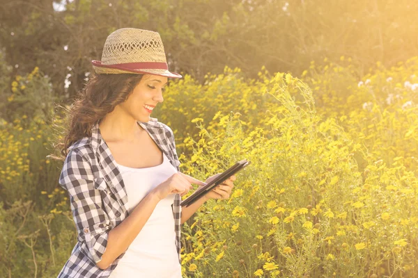 Young beautiful woman reading on tablet outdoors — Stock Photo, Image