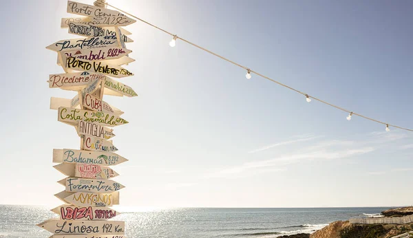 Multiple Signs Tourist Destinations Wooden Pole Beach Sunny Day — Stock Photo, Image