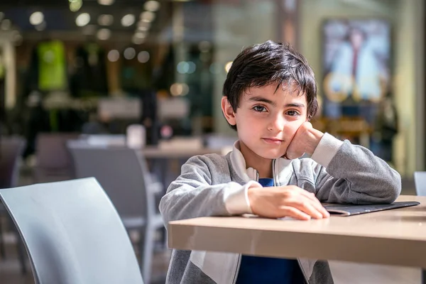 Bored Child Waits Restaurant Table Shopping Mall — Stock Photo, Image