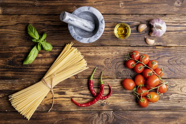 Ingredienti Spaghetti Alla Bolognese Bolognese Con Pomodoro Basilico Spezie Sfondo — Foto Stock