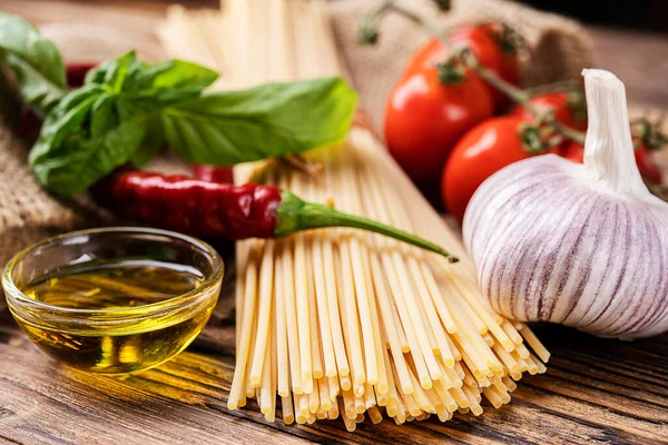 Ingredienti Pasta All Aglio Piatto Tipico Del Sud Italia — Foto Stock