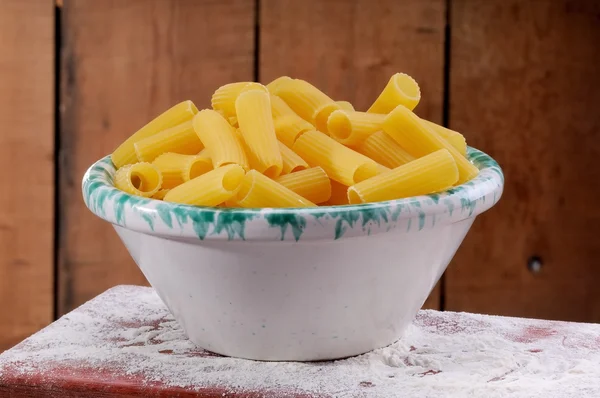 Pâtes alimentaires crues rigatoni — Photo