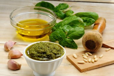 pesto Cenova için malzemeler