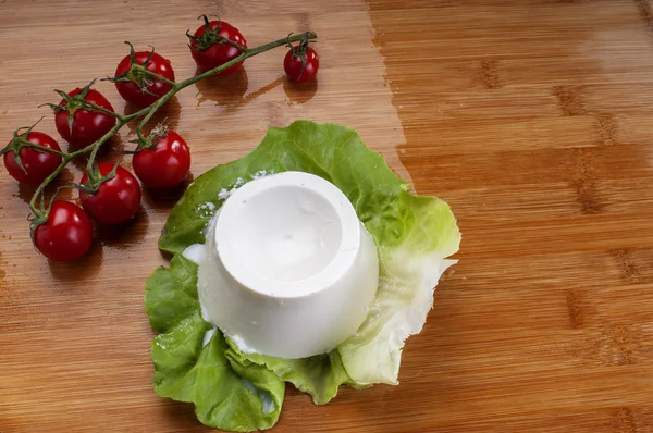 Ricotta cheese on leaf — Stock Photo, Image