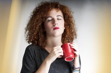 kahve içmek güzel kız