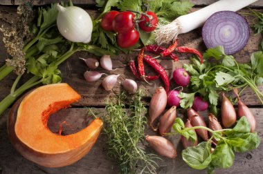 Çorba için kabak ve sebze malzemelerin parça