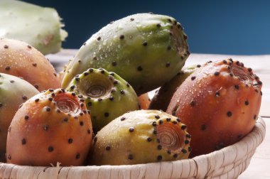 sepetteki renkli inciri