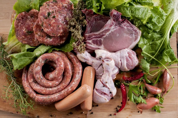 Surtido de carne fresca cruda para la barbacoa —  Fotos de Stock