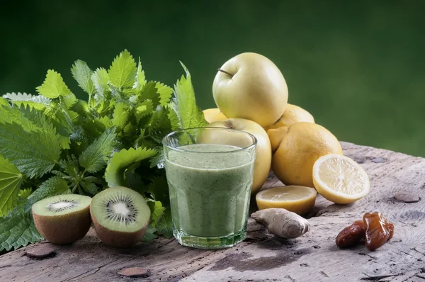 Ingredient for shake nettles — Stock Photo, Image