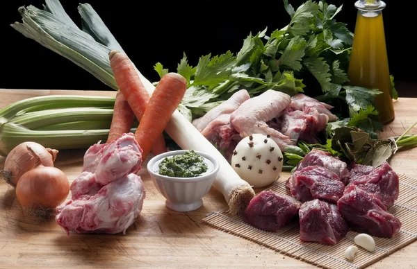 Ingredients for the preparation of boiled meat — Stock Photo, Image