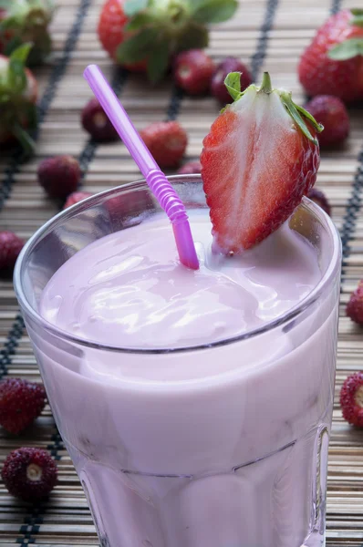 Çilekli milkshake — Stok fotoğraf