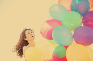 kadın gülüyor eğleniyor tatil tatil sıcak filtre uygulamaları