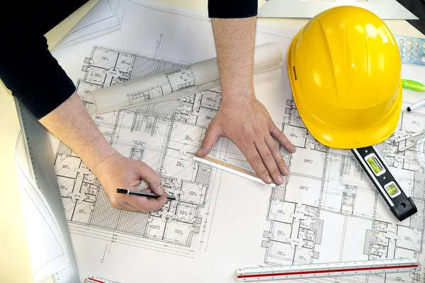 A man drawing the project of a house — Stock Photo, Image