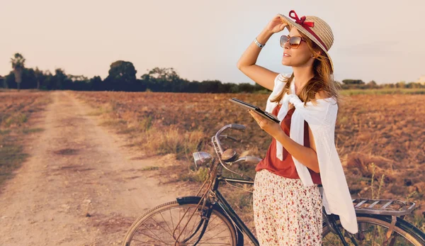 Young woman with bike in  countryside — Stock Photo, Image