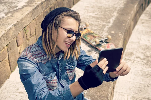 Smiling young guy with tablet Concept of new trends retro nostal — Stock Photo, Image