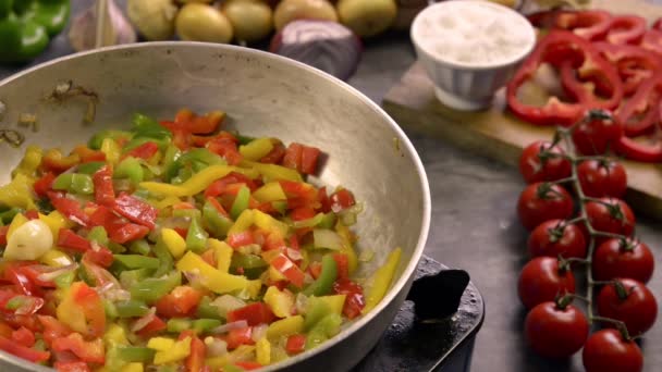 Sauteed peppers to season pasta — Stock Video