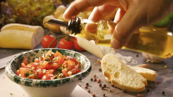 Degustación de tomates picados — Vídeos de Stock