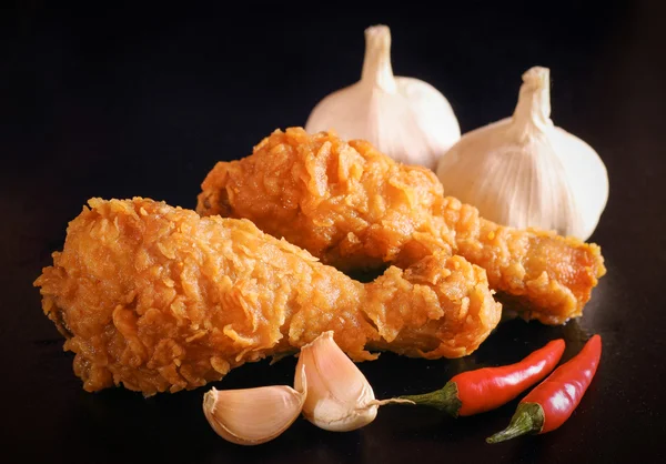 Warm en krokant gebakken kip — Stockfoto