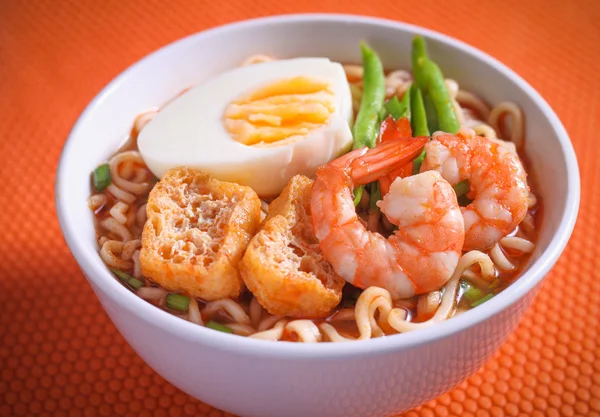 Varm och kryddig instant noodle — Stockfoto