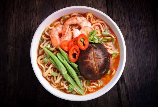 Varm och kryddig instant noodle — Stockfoto