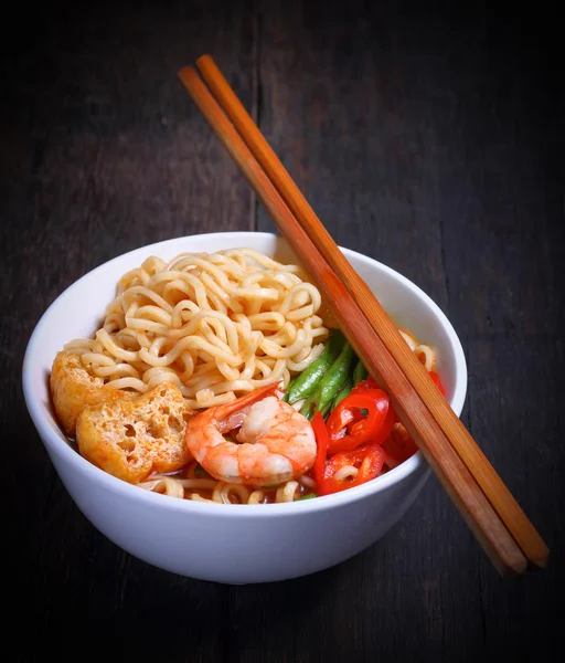 Varm och kryddig instant noodle — Stockfoto