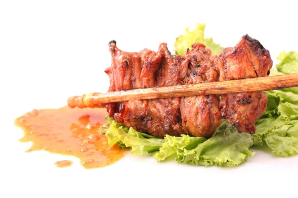 Satay est un plat malais et indonésien de viande grillée — Photo