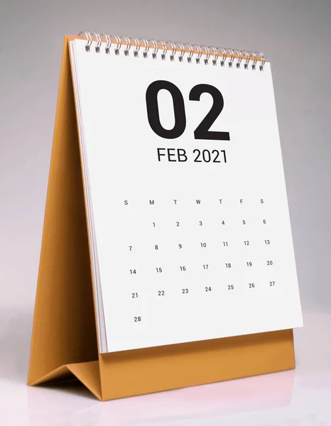 202年2月のシンプルな机のカレンダー — ストック写真