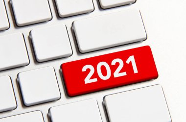 Klavyede 2021 yılbaşı metni. Yeni yıl, Gregoryen takviminde yılın ilk günüdür.