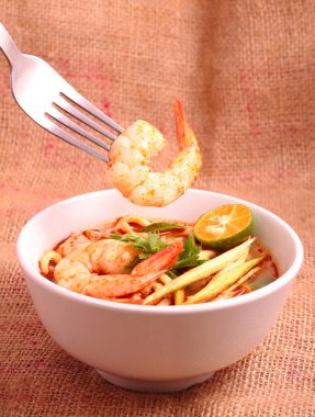 Tom yam şehriye