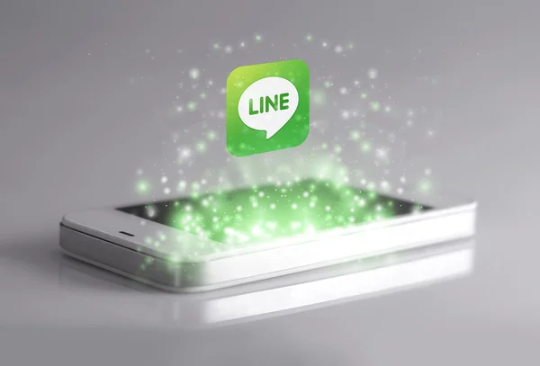 Line es famosa aplicación de mensajería instantánea para teléfonos inteligentes —  Fotos de Stock