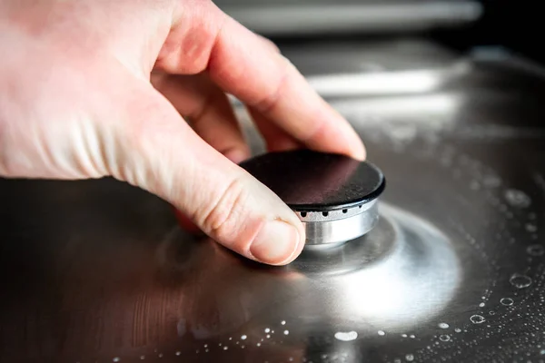 Hands Cleaning Gas Cooker Kitchen — Stock Photo, Image