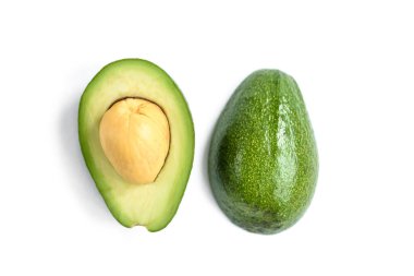 avokado beyaz arkaplanda izole edildi.