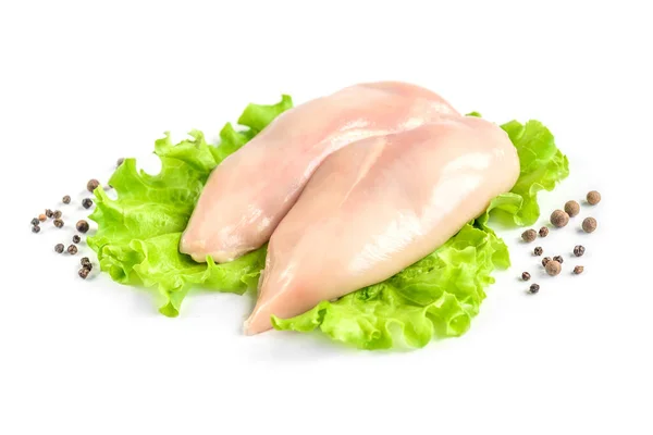 Pechuga Pollo Cruda Ensalada Verde Aisladas Sobre Fondo Blanco — Foto de Stock