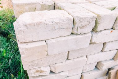 Eski tuğla yığını