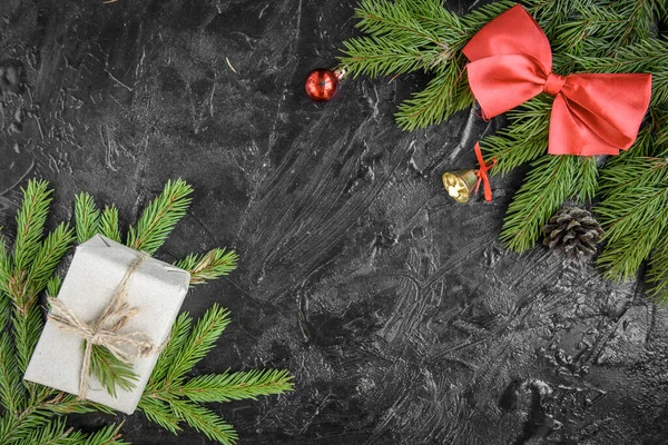 Decoración Navidad Rama Abeto Con Bolas Regalos Cono Pino Arcos —  Fotos de Stock