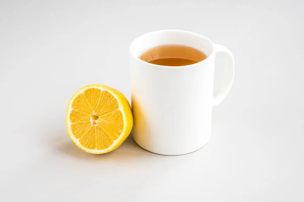 Caneca Chá Quente Com Limão Fundo Cinza Doença Catarral Temporada — Fotografia de Stock