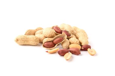 Fıstık beyaz arkaplanda izole edildi.