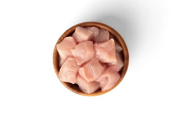 Beyaz arka planda kesilmiş çiğ tavuk göğsü ya da fileto..