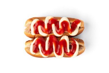 Beyaz arkaplanda izole edilmiş sosisli.