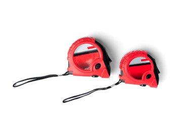 Teyp ölçüsü beyaz arkaplanda izole edildi.