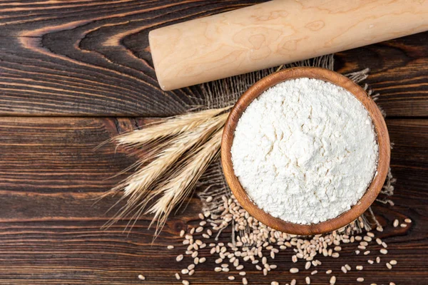 Wheat Flour Dark Wooden Background — Stock Photo, Image