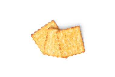 Beyaz arkaplanda izole edilmiş kraker kurabiyeleri.