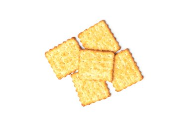 Beyaz arkaplanda izole edilmiş kraker kurabiyeleri.